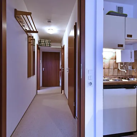 Res 511 - Residenz - Teilseeblick *